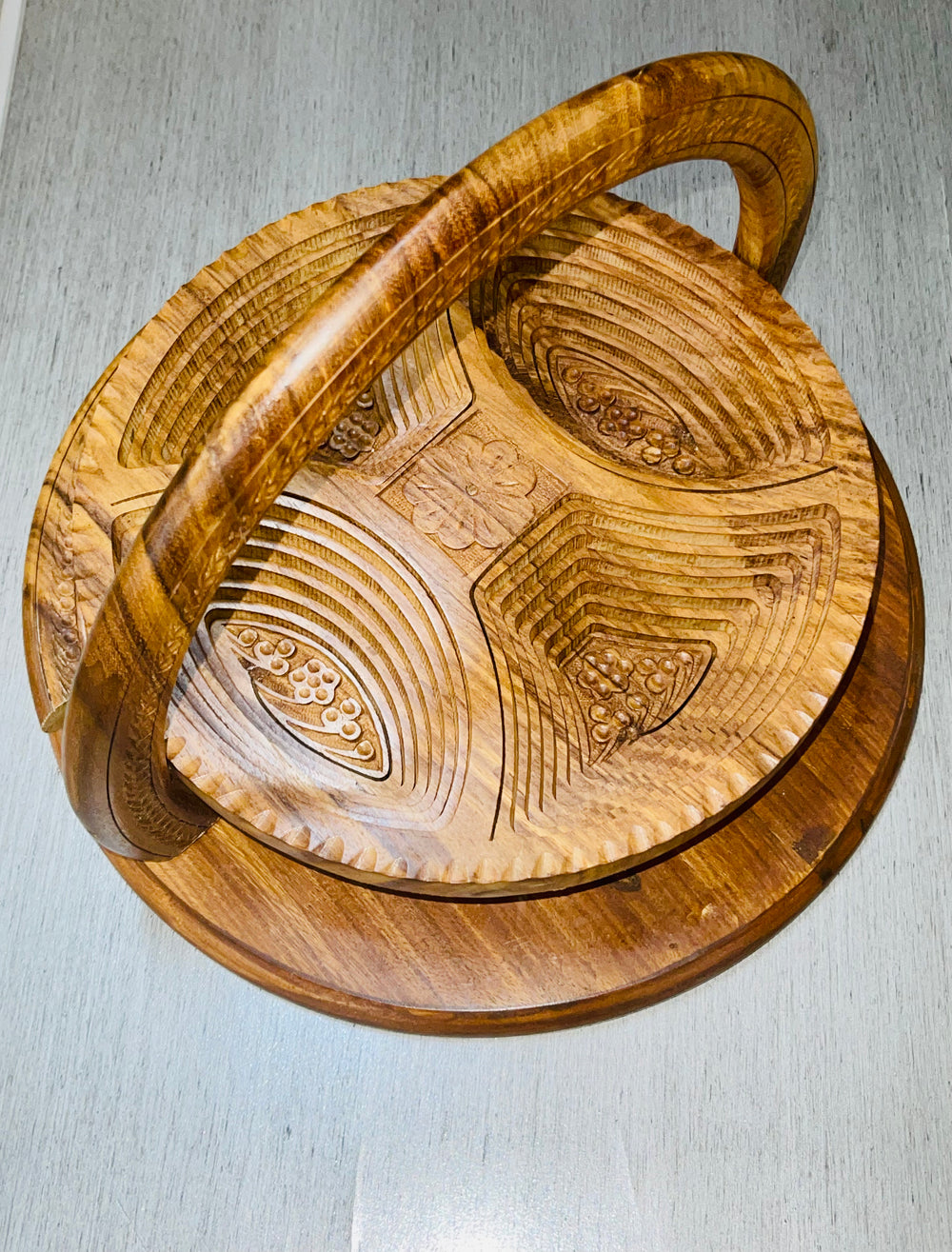 Handmade 12”, wooden, collapsible 4 paisley basket with handle.  /  fruit basket  /   Bread bowl  /   Hot plate  /    Trivet to basket  /