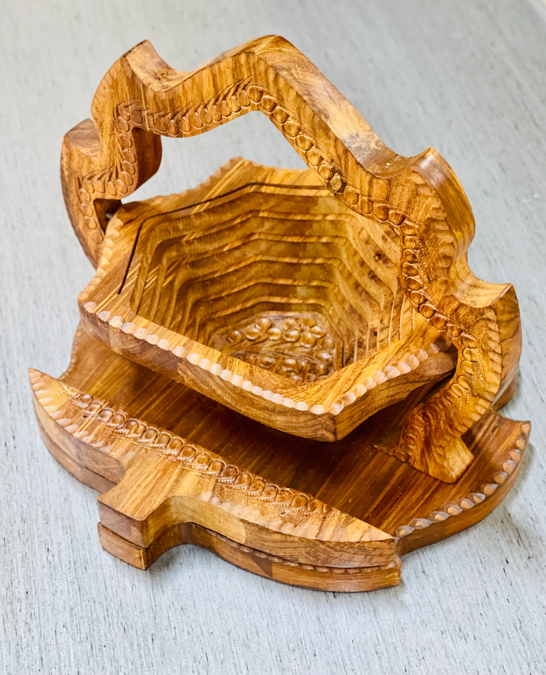 Handmade 8”, wooden, collapsible Leaf shaped basket with handle.  /  fruit basket  /   Bread bowl  /   Hot plate  /    Trivet to basket  /