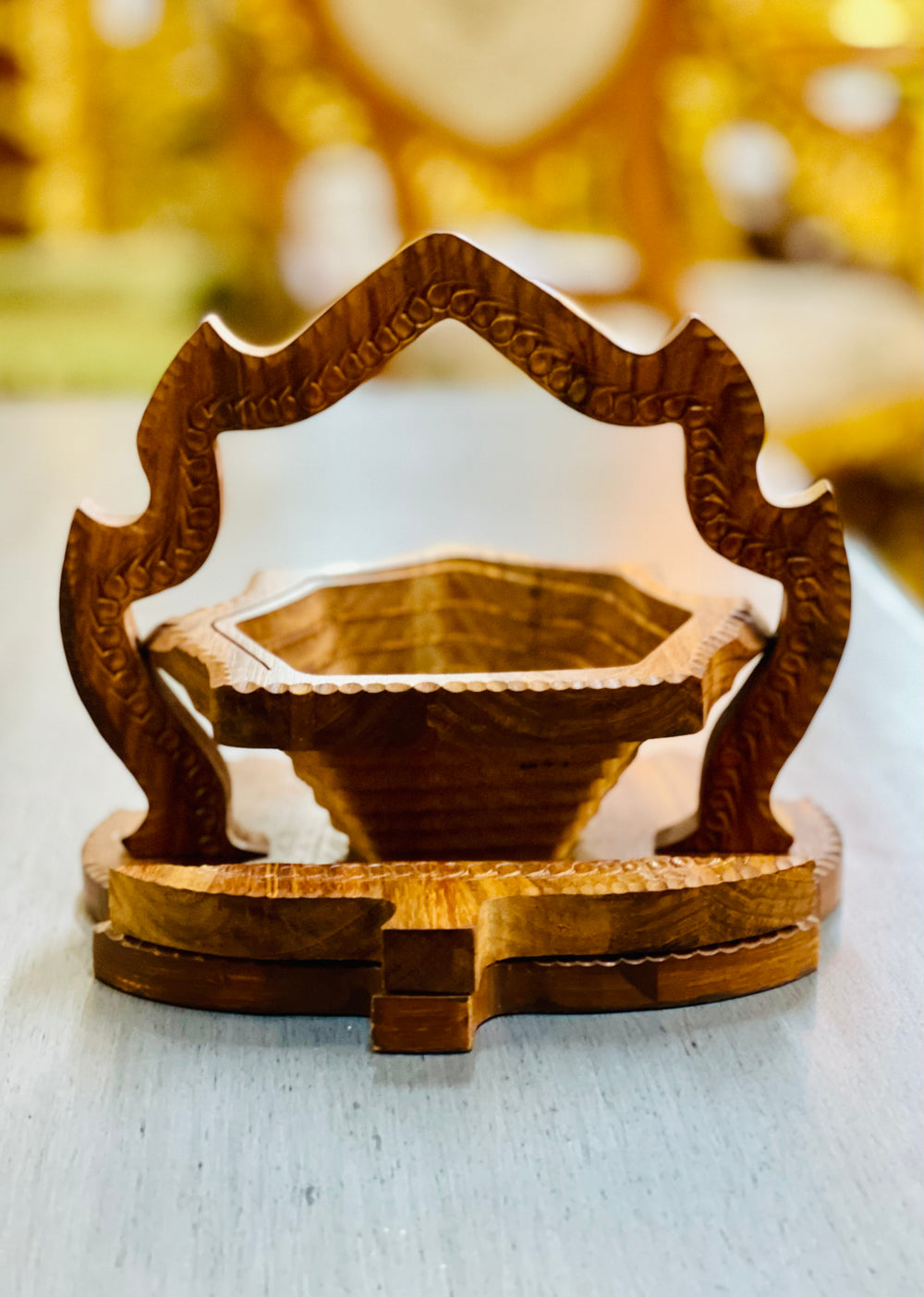 Handmade 8”, wooden, collapsible Leaf shaped basket with handle.  /  fruit basket  /   Bread bowl  /   Hot plate  /    Trivet to basket  /