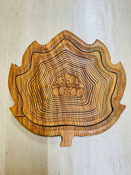 Rosewood Handmade collapsible basket, 12” diameter leaf shape /  fruit basket  /   Bread bowl  /   Hot plate  /    Trivet to basket  /