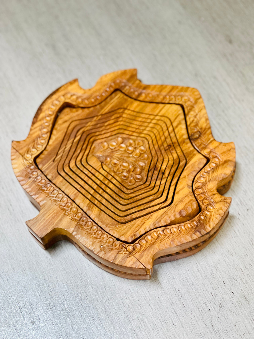 Handmade 8”, wooden, collapsible Leaf shaped basket with handle.  /  fruit basket  /   Bread bowl  /   Hot plate  /    Trivet to basket  /