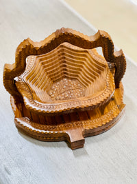Handcrafted collapsible leaf basket